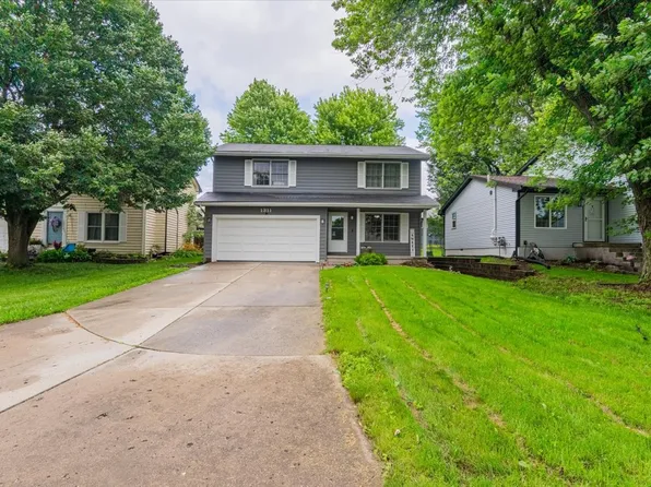 1311 Bancroft Dr, Bloomington, IL 61704