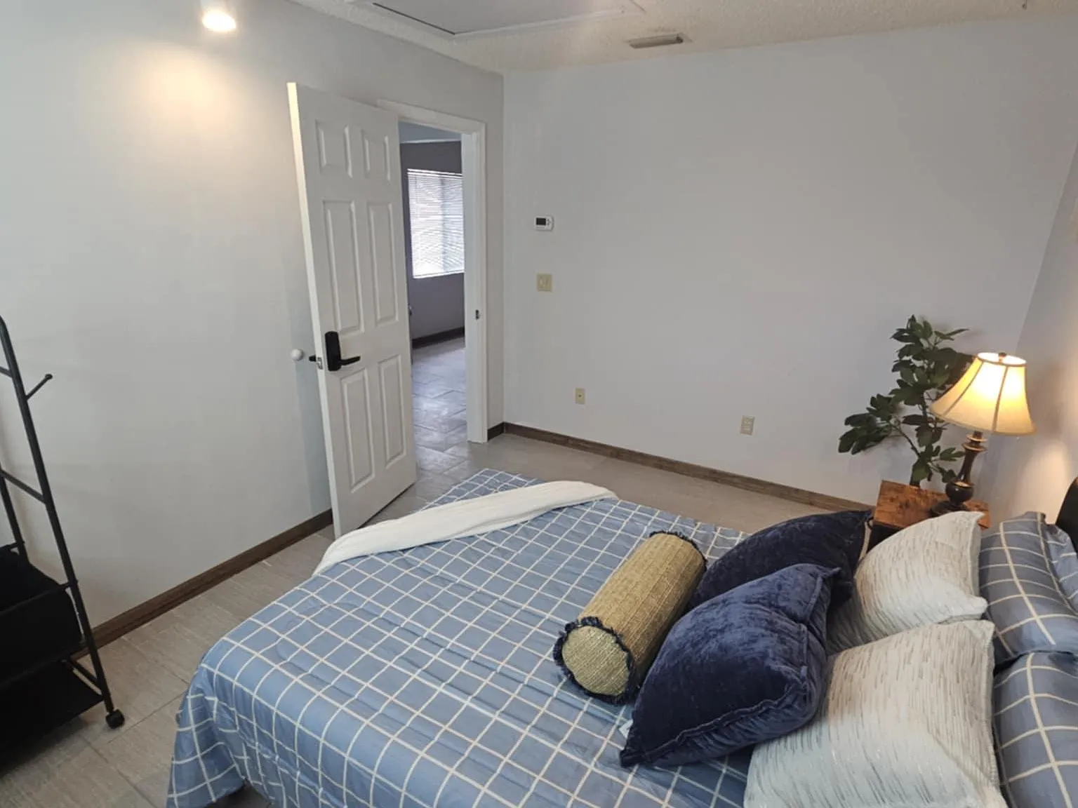 4 bed, 3.0 bath, 2450 sqft, $888 — Photo 4