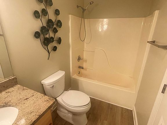 5th image of 9355 Lake Park Dr