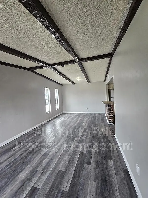 2 bed, 1.0 bath, 864 sqft, $995 — Photo 2