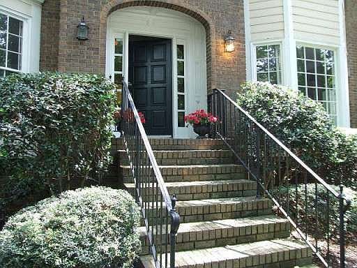3rd image of 1170 Woods Cir NE