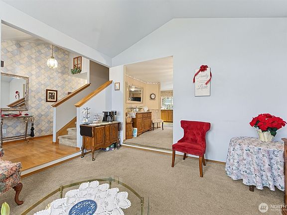 3rd image of 915 129th Street Ct E