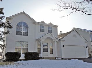 70 McKinley Ln, Streamwood, IL
