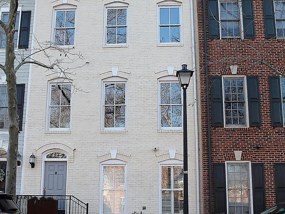 4th image of 422 N Royal St