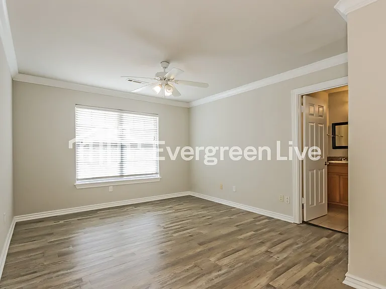 832 Oakwood Ct — Photo 6
