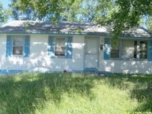 10449 Duke Dr, Saint Louis, MO 63136