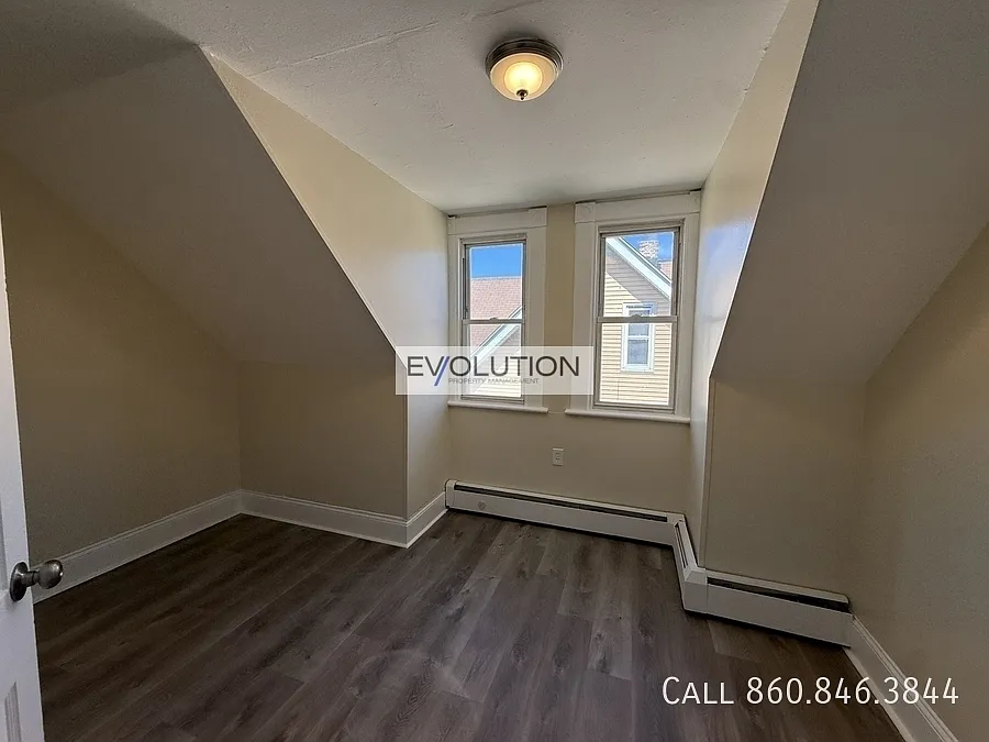 Building Photo - 228-230 Franklin Ave #3