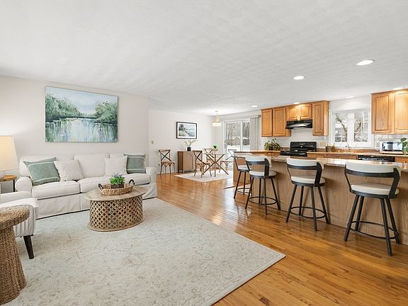 3rd image of 12 Tulane Rd