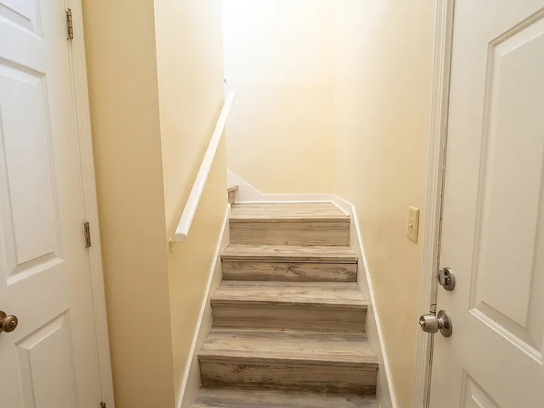 23 Old South Ct — Photo 9