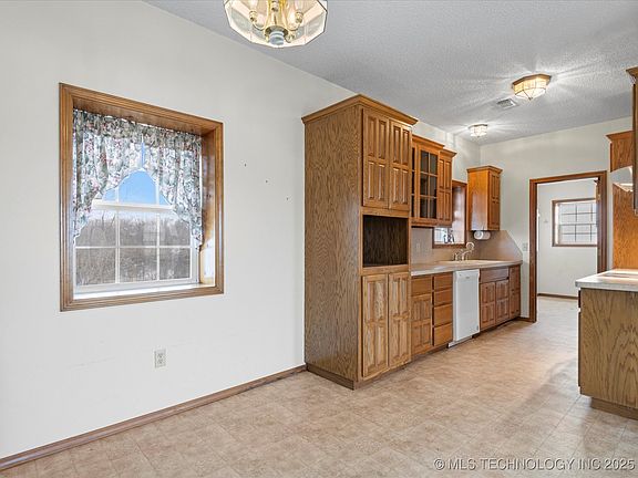 5th image of 23173 N 4034th Dr