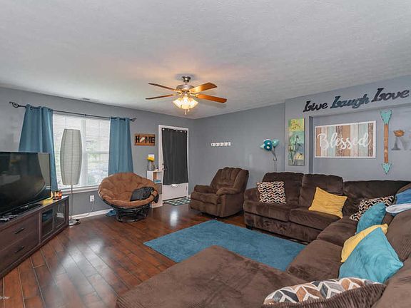 2nd image of 572 Birchwood Cir