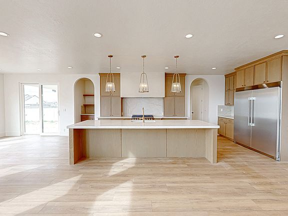 4th image of 667 N 550 W