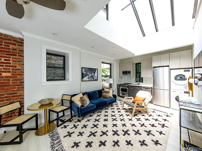 51 W 11th St #R3 — Photo 1