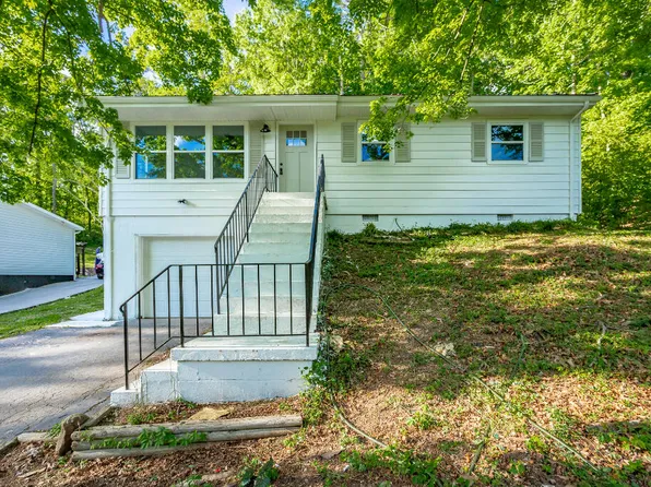 317 Longview Dr, Rossville, GA 30741