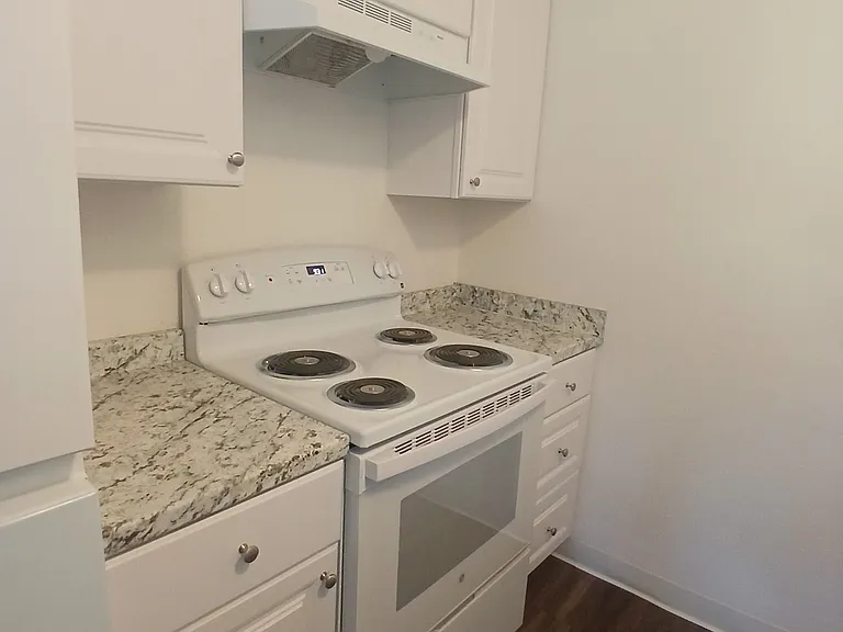 Hunter's Pointe Apartments — Photo 9