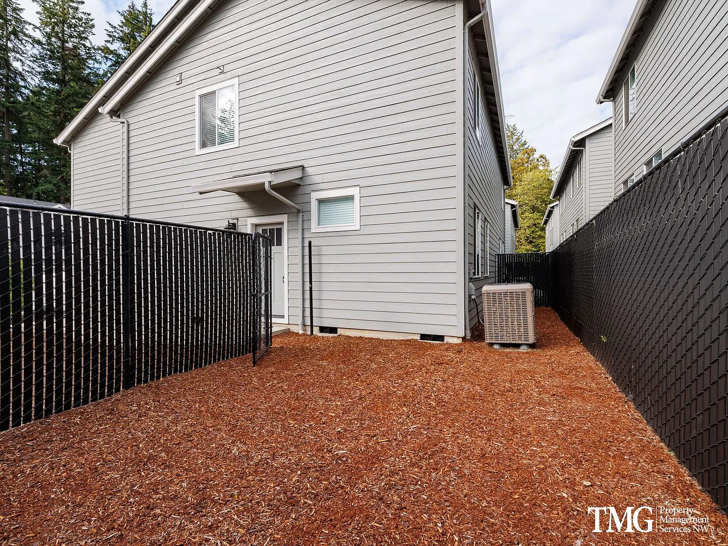 * Cute 3 Bedroom/2.5 Bath W/ Garage Now Leasing * — Photo 3