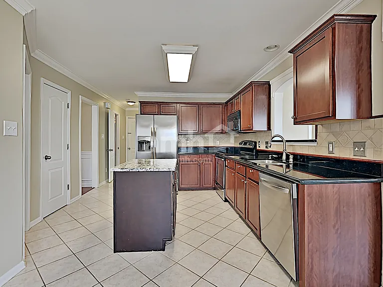6013 Gallant Ln — Photo 4