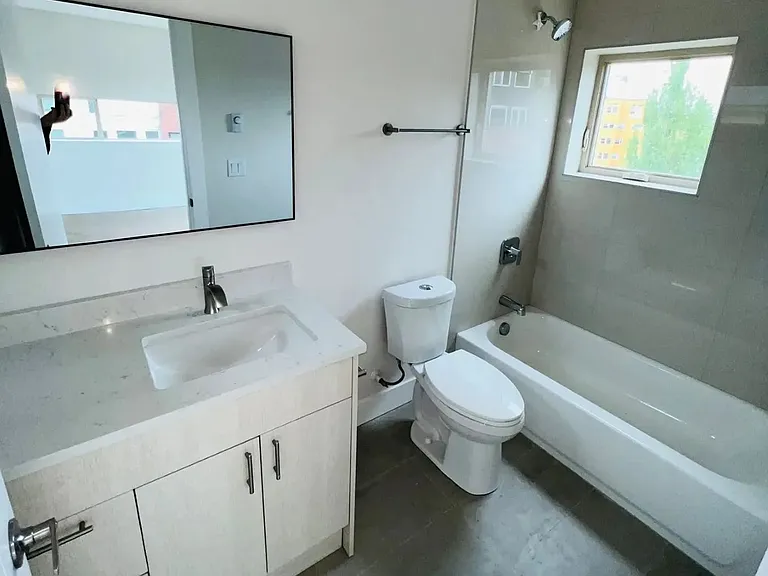 South Lane Apartments — Photo 6