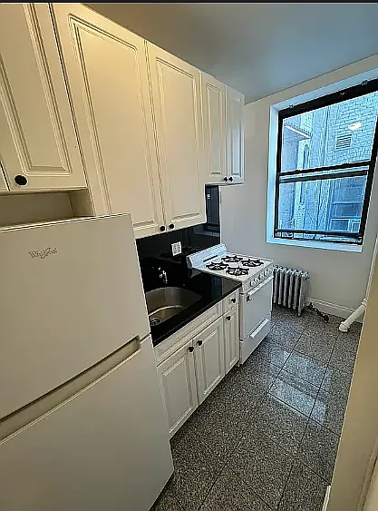 26 Thompson St #1B — Photo 1
