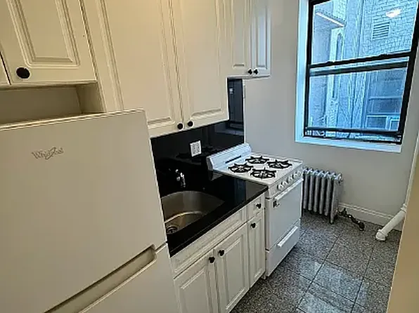 26 Thompson St APT 1B, New York, NY 10013
