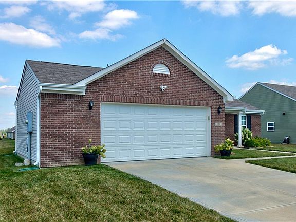 3rd image of 886 Rosewood Dr