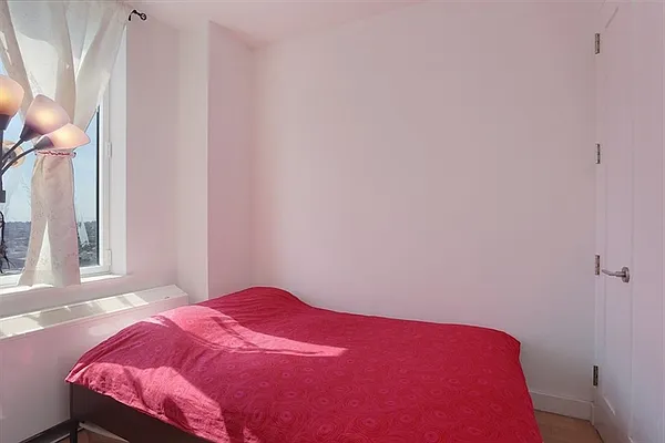 Rented by Corcoran | media 52