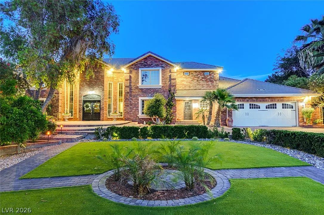 4 bed, 5.5 bath, 6070 sqft, $9,900 — Photo 1