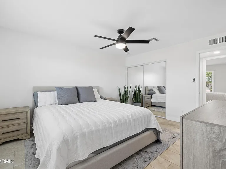 1971 E Del Rio Dr — Photo 10