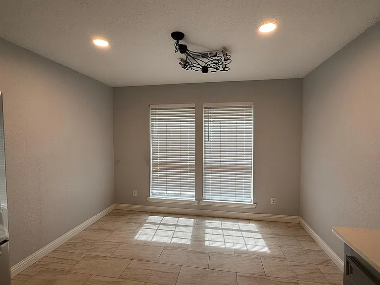 5525 Main St — Photo 13