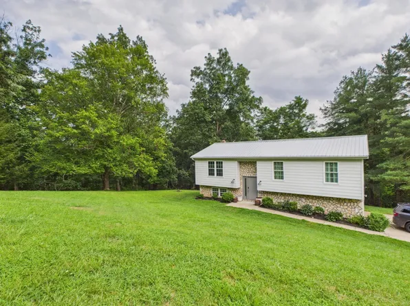 4 Deer Run Rd, Hurricane, WV 25526