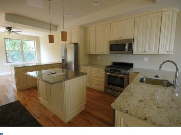 242 Krams Ave, Philadelphia, PA 19128