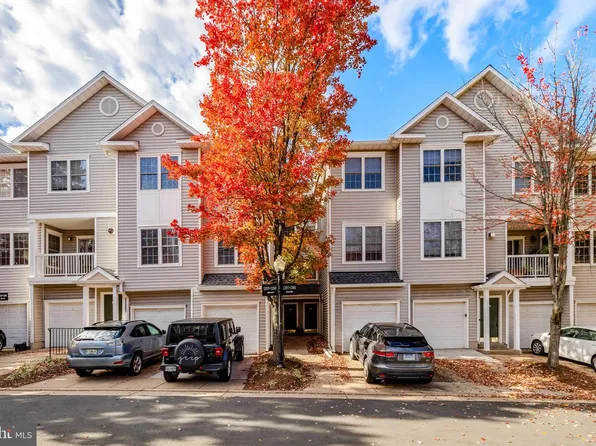 12855 Fair Briar Ln, Fairfax, VA 22033