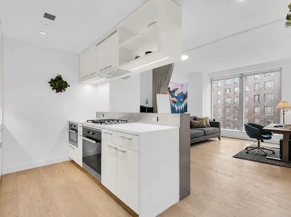 252 South St #11F, New York, NY 10002
