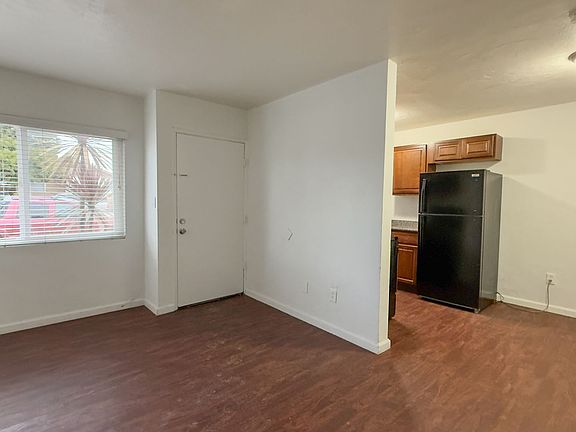 4th image of 1704-1712 B Ave #1710