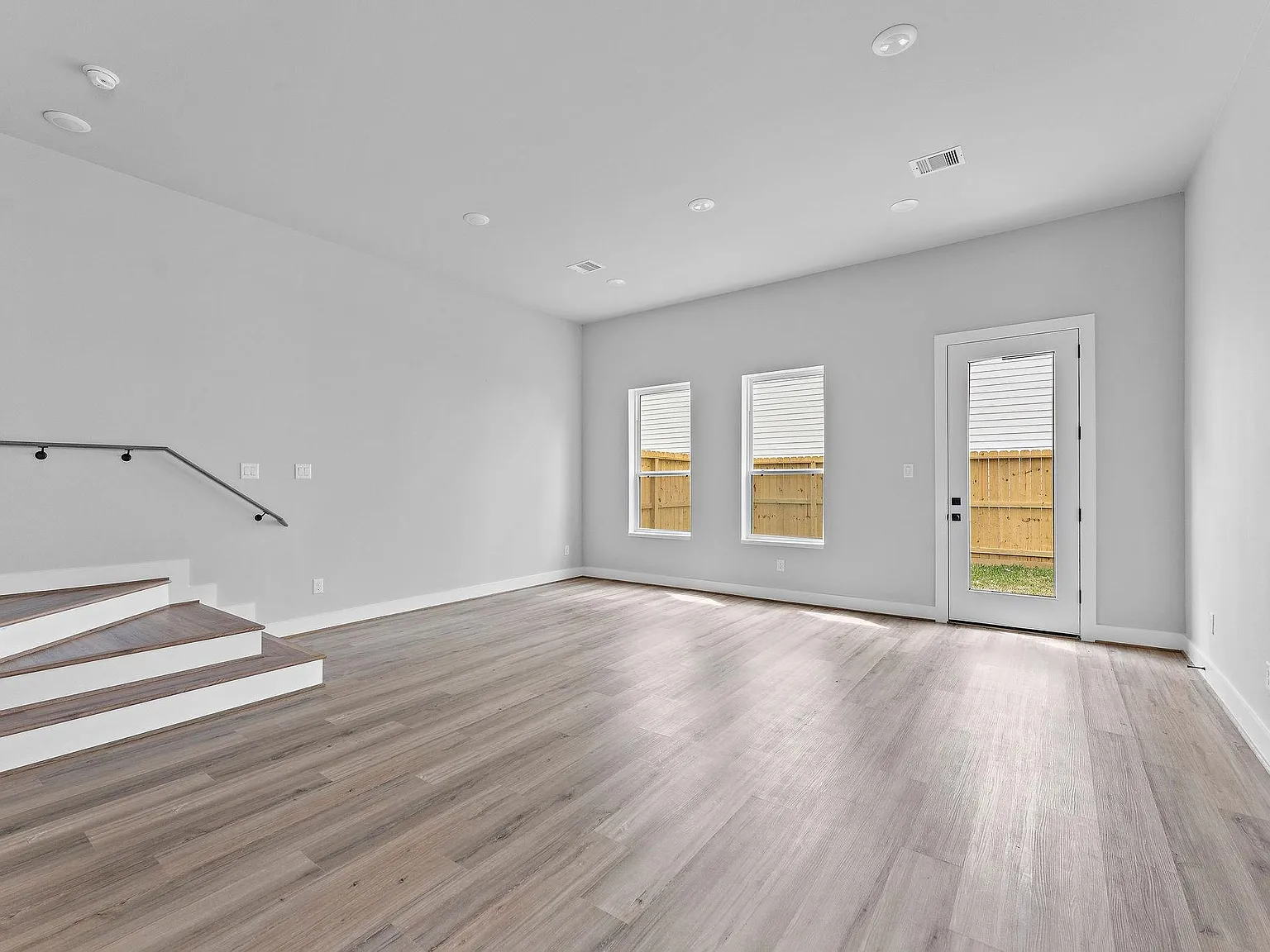 3 bed, 2.5 bath, 1745 sqft, $2,250 — Photo 2