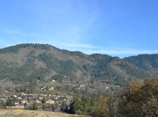 1010 SE Smith Hill Ln, Grants Pass, OR