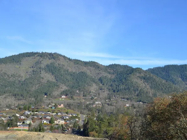 1010 SE Smith Hill Ln, Grants Pass, OR 97527