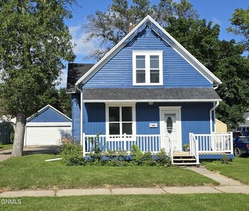 405 2nd Ave NW, Jamestown, ND, 58401
