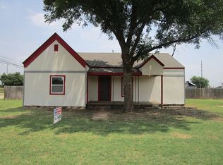 820 N Cedar Ave, Munday, TX 76371