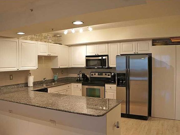 4th image of 454 SW 5th Ave #7