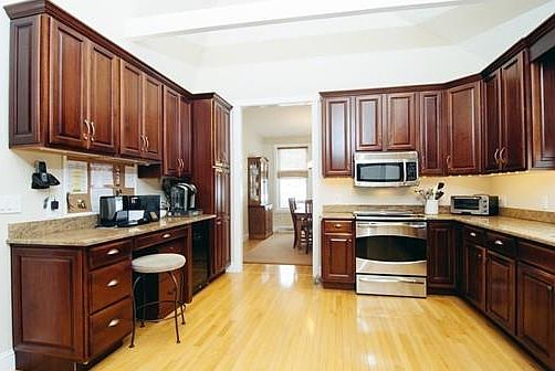 3rd image of 2 Monticello Cir