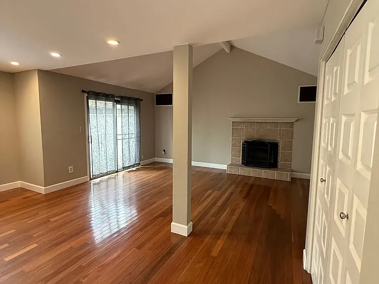 1230 Searchlite Ct — Photo 8