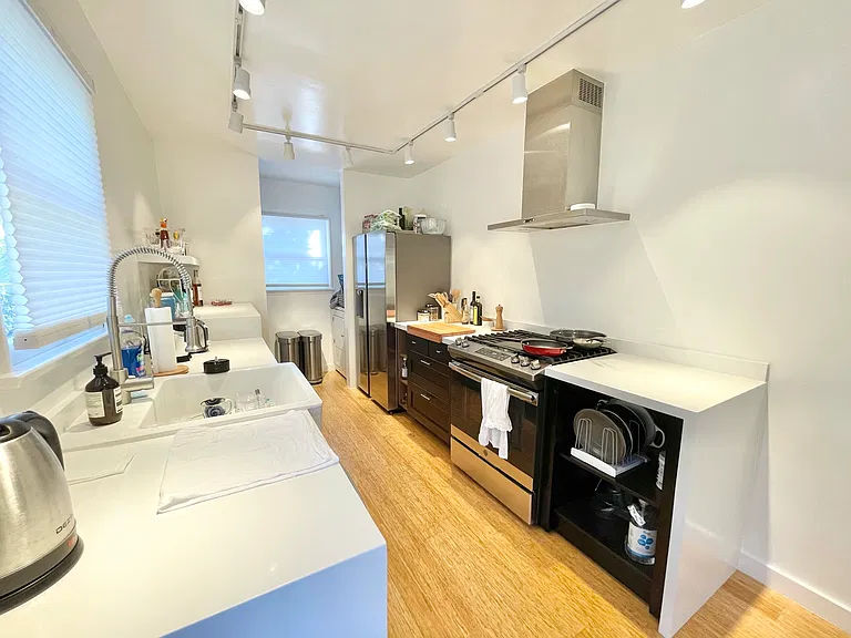 806 Appleby St — Photo 8