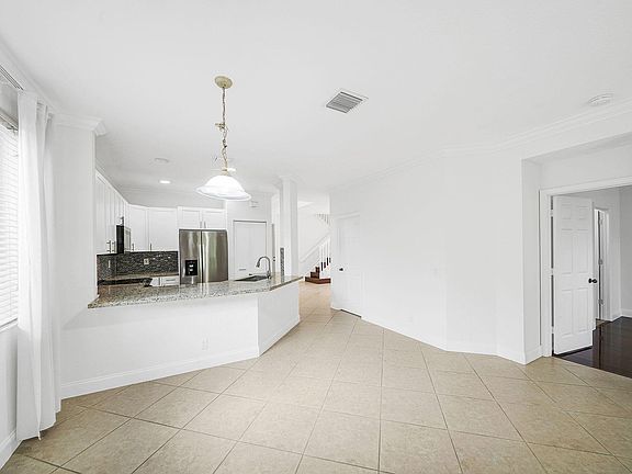 4th image of 1058 Savannah Falls Dr