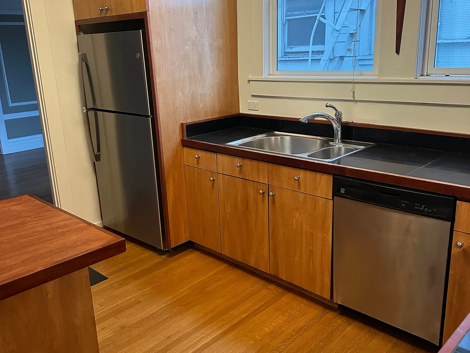 2 bed, 1.5 bath, 1651 sqft, $6,500 — Photo 3