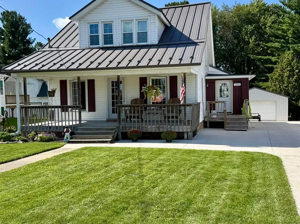 201 Mill St, Fox Lake, WI 53933