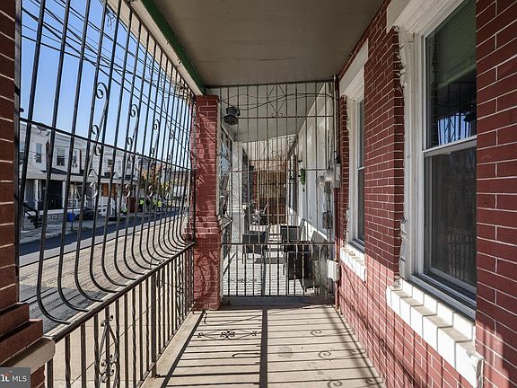 4th image of 1171 Lansdowne Ave