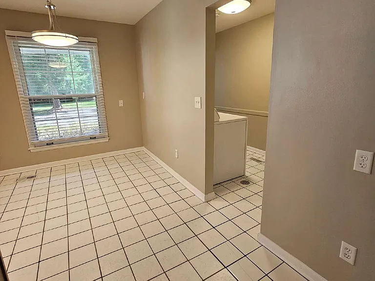 591 E Long Lake Rd — Photo 39