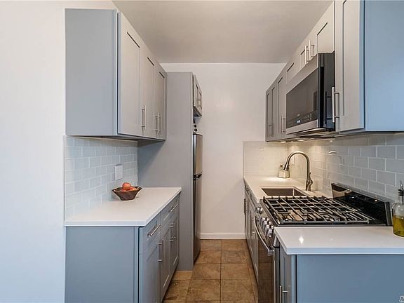 2nd image of 3015 Hobart St APT 5H