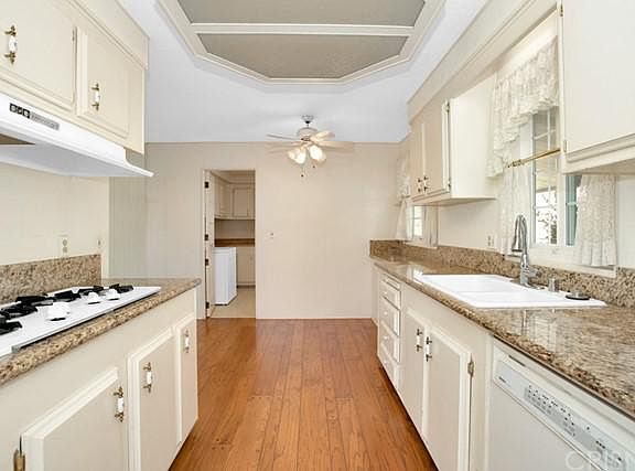 5th image of 10843 Langdon Ave